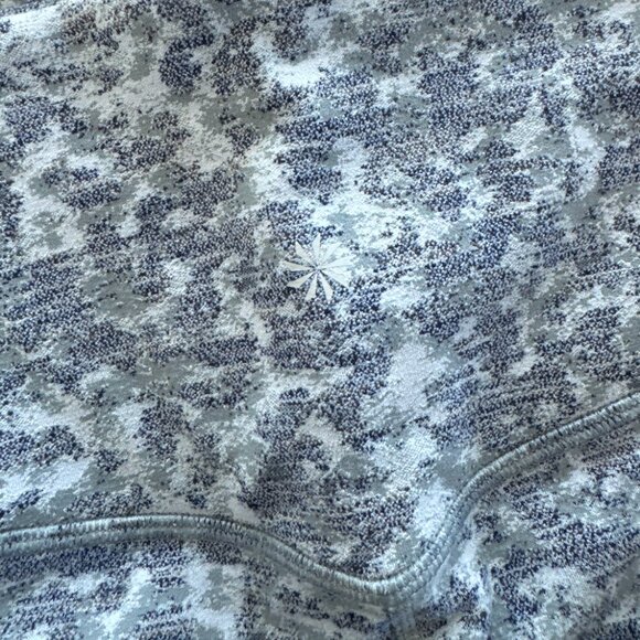 Athleta Elation Textured 7/8 Tight Leggings Meadow, Snowfall Blue (M) - Picture 6 of 6